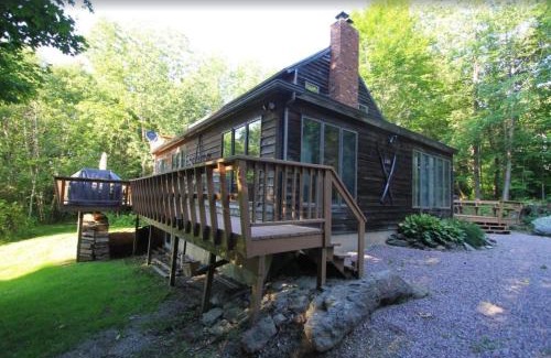 Moscow House | Quaint Stowe Cabin