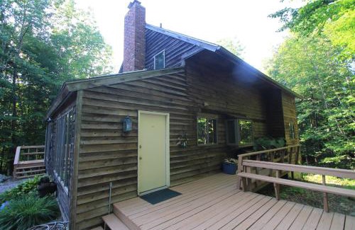 Moscow House | Quaint Stowe Cabin
