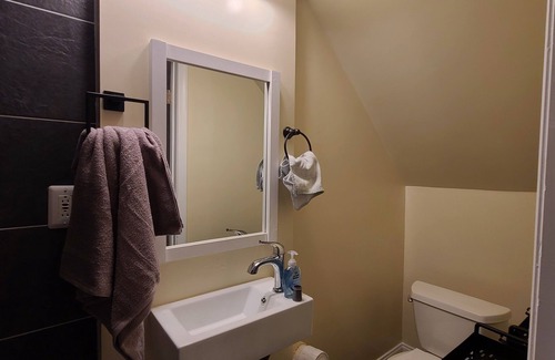 South Baltimore Apartment | Quaint Studio in popular Fed Hill with free parking