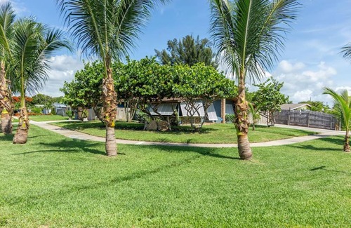 Lantana Apartment | Quaint Studio Minutes From The Ocean & Shopping