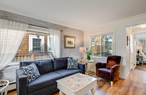 Seaside House | Quaint Sur La Mer Cottage with Deck, Fire Pit