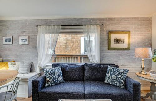 Seaside House | Quaint Sur La Mer Cottage with Deck, Fire Pit