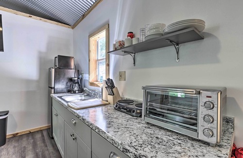 East Tallassee Cabin | Quaint Tallassee Cabin: Stone Creek On-Site!