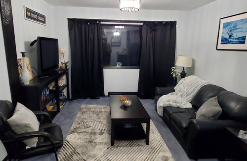 Regional District of Nanaimo Bed & Breakfast | Quaint Tudor Retreat - pet friendly, ocean view, minutes from beach