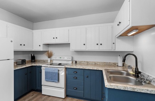 Grafton Other | Quaint wooded farmhouse in charming Grafton