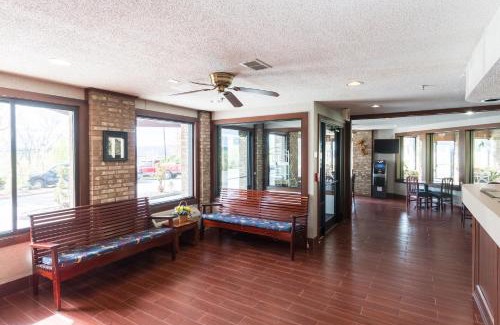 Mineralwells Hotel | Quality Express Inn & Suites