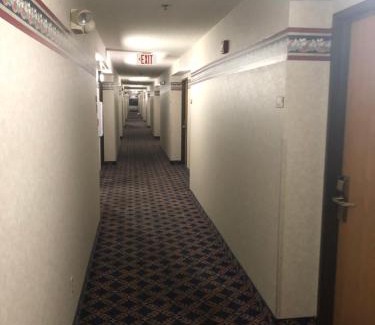 Mineralwells Hotel | Quality Express Inn & Suites
