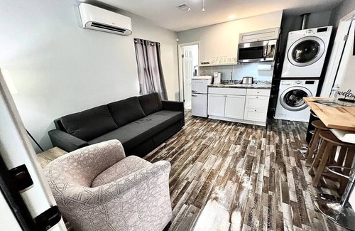 Burton Apartment | Quality for Four and your pets are allowed