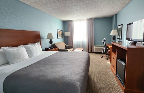 West Colorado Springs Hotel | Quality Inn and Suites Garden of the Gods