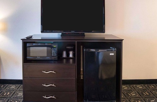 Brooklyn Center Hotel | Quality Inn Brooklyn Center