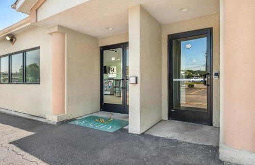 Greenbrier West Hotel | Quality Inn Chesapeake