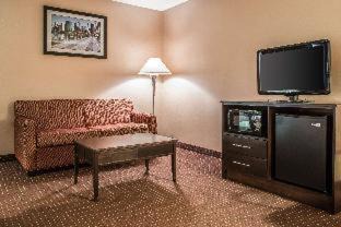Elgin Hotel | Quality Inn Elgin I-90