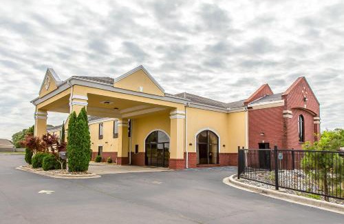 Hanceville Hotel | Quality Inn Hanceville US Hwy 31