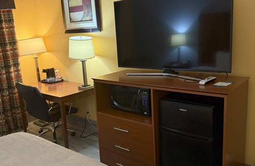 Manitowoc Hotel | Quality Inn Manitowoc