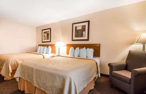 Morris Hotel | Quality Inn Morris I-80