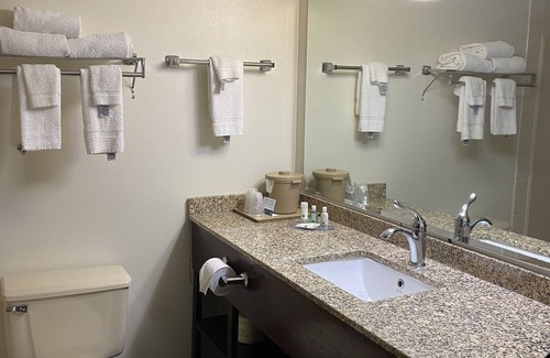 Morton Hotel | Quality Inn Morton at I-74