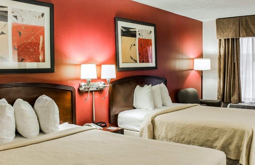 Roanoke Rapids Hotel | Quality Inn Roanoke near Lake Gaston