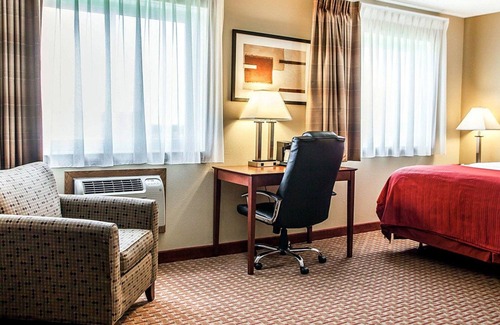 Quad Cities Hotel | Quality Inn & Suites Davenport near I-80
