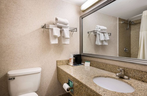 Lindbergh Lawns Hotel | Quality Inn & Suites Fairgrounds