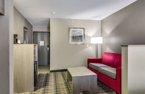 Mercer Hotel | Quality Inn & Suites Grove City - Outlet Mall