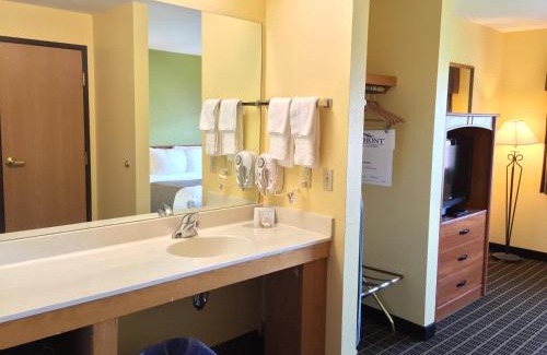 Harrington Hotel | Quality Inn & Suites Harrington - Milford