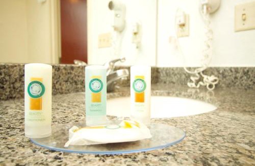 Kansas City Hotel | Quality Inn & Suites Kansas City I-435N Near Sports Complex