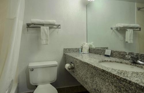 Kansas City Hotel | Quality Inn & Suites Kansas City I-435N Near Sports Complex