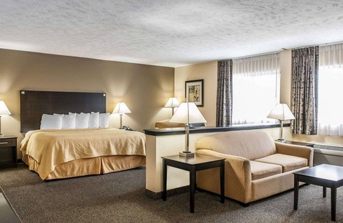 Mattoon Hotel | Quality Inn & Suites Mattoon South