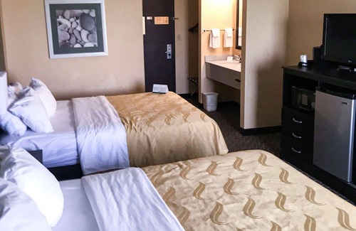 Mendota Hotel | Quality Inn & Suites Mendota near I-39