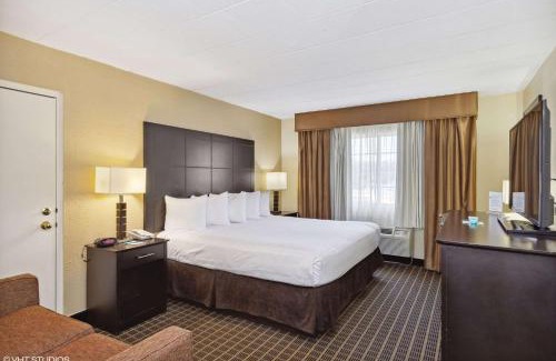 Star City Hotel | Quality Inn & Suites Morgantown - University Area
