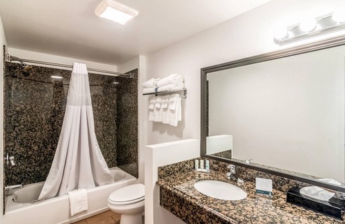 Bakersfield Hotel | Quality Inn & Suites near Downtown Bakersfield