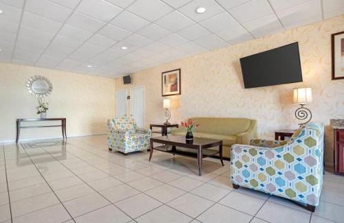 Eufaula Hotel | Quality Inn & Suites near Lake Eufaula