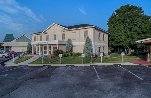 New Castle Hotel | Quality Inn & Suites Skyways