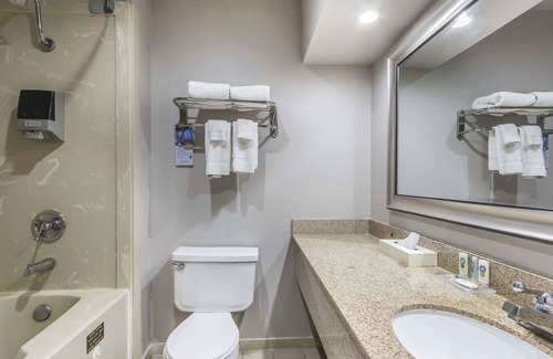 Stuttgart Hotel | Quality Inn & Suites Stuttgart North