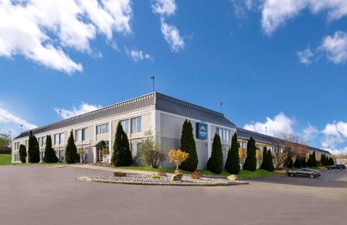 Lindbergh Lawns Hotel | Quality Inn & Suites Syracuse Fairgrounds