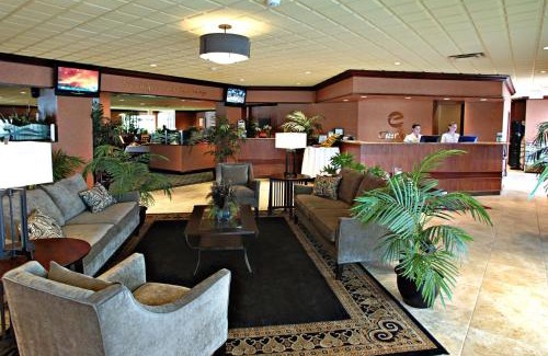 Lindbergh Lawns Hotel | Quality Inn & Suites Syracuse Fairgrounds