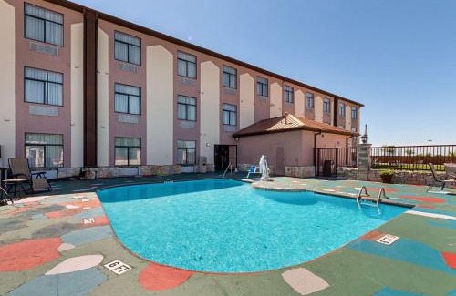 Kyle Hotel | Quality Inn & Suites