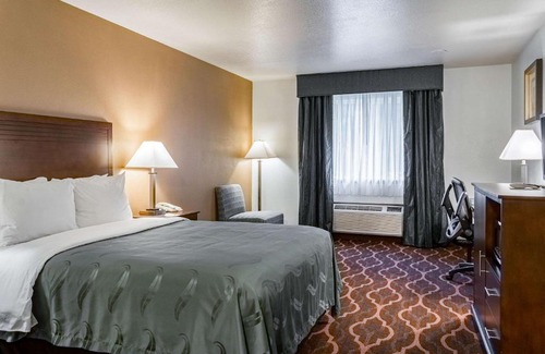Pleasant Valley Hotel | Quality Inn & Suites Vancouver North