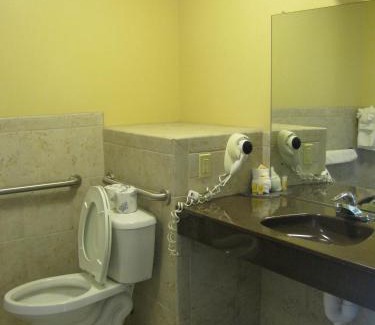 Vandalia Hotel | Quality Inn & Suites Vandalia near I-70 and Hwy 51