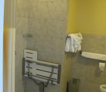Vandalia Hotel | Quality Inn & Suites Vandalia near I-70 and Hwy 51