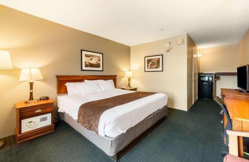 Vandalia Hotel | Quality Inn & Suites Vandalia near I-70 and Hwy 51