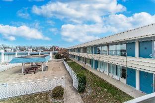 Vandalia Hotel | Quality Inn & Suites Vandalia near I-70 and Hwy 51