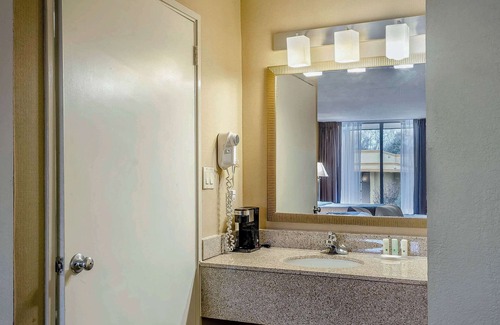 Troy Hotel | Quality Inn University Area