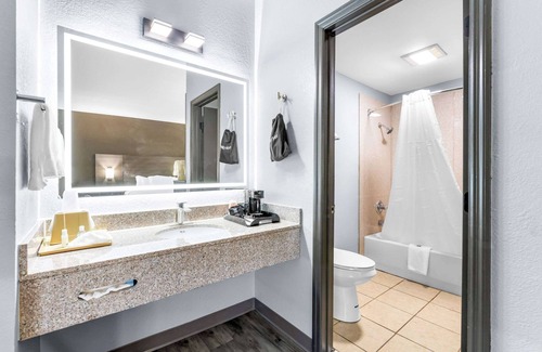 Lawrenceburg Hotel | Quality Inn