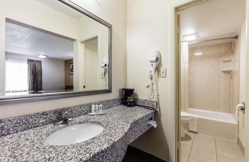 Tullahoma Hotel | Quality Inn