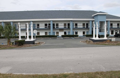 North Weeki Wachee Hotel | Quality Inn Weeki Wachee