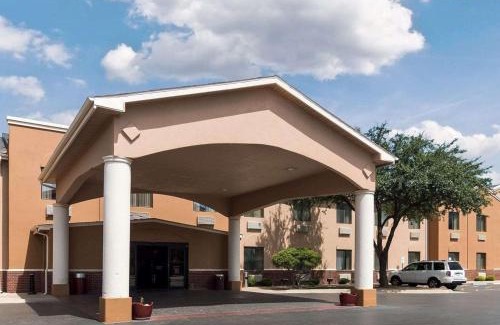 Midland Hotel | Quality Suites Midland North Loop 250