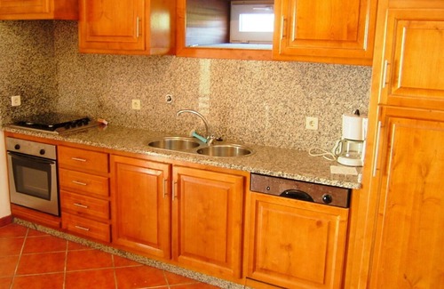 Rates Villa | Quality villa with swimming pool and soccer pitch, large barbecue area