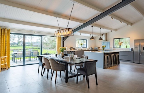 Honiton Cottage | QUANTOCK BARN, pet friendly, country holiday cottage in Honiton