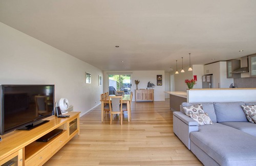 Binalong Bay House | Quarterdeck Apartment